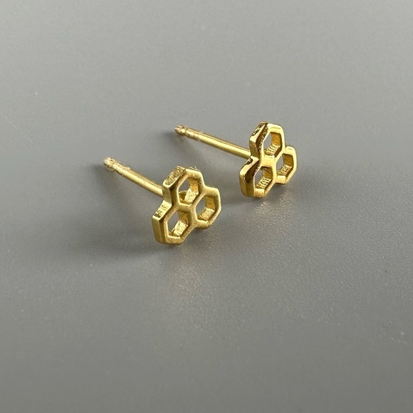 14k Gold Honeycomb Stud Earrings - Picture 8 of 9